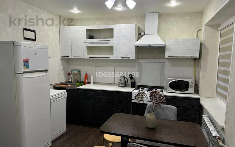 3-комнатная квартира · 66 м² · 4/4 этаж, 1-й мкр 27 за 180 000 ₸ в Актау — фото 2