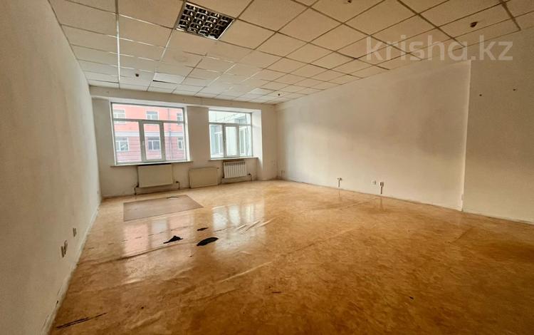 Свободное назначение, офисы, кабинеты и рабочие места · 132.8 м² за 597 600 ₸ в Караганде, Казыбек би р-н — фото 2