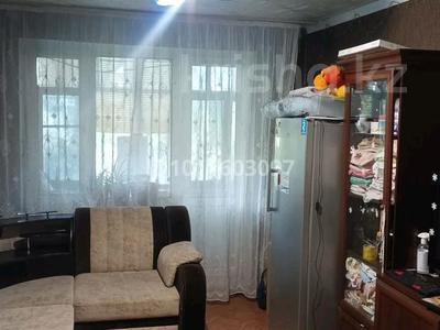 3-комнатная квартира · 62 м² · 3/5 этаж, мкр Айгуль, Матросова 56 — Магазин Айгуль. за 20 млн ₸ в Уральске