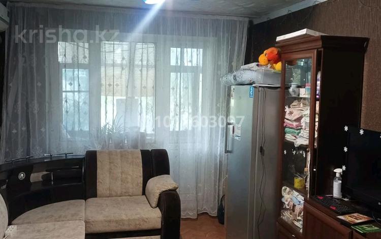 3-комнатная квартира · 62 м² · 3/5 этаж, мкр Айгуль, Матросова 56 — Магазин Айгуль. за 20 млн ₸ в Уральске — фото 2