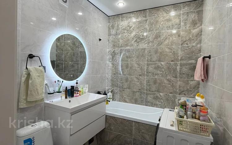 2-бөлмелі пәтер · 64 м² · 6/9 қабат, мкр. Алтын орда 11Т, бағасы: 32 млн ₸ в Актобе, мкр Авиатор — фото 2