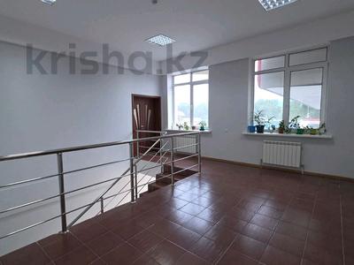 Офисы, магазины и бутики, склады, кабинеты и рабочие места, студии · 165 м² за 400 000 ₸ в 