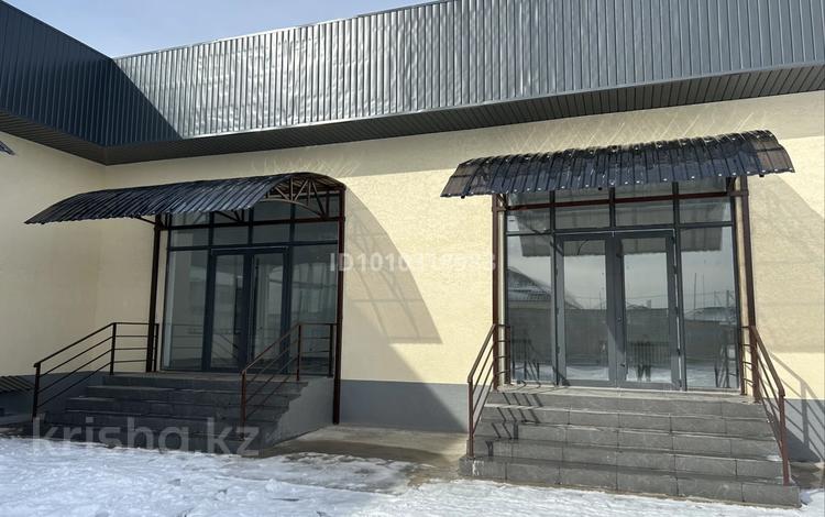Свободное назначение, магазины и бутики, общепит, салоны красоты, медцентры и аптеки, студии · 76 м² за 300 000 ₸ в Шымкенте, Абайский р-н — фото 2