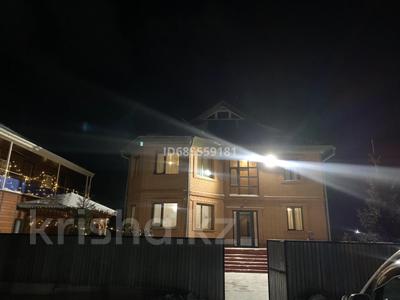 Дом · 7 комнат · 350 м², Богенбай батыра 1 за 120 000 〒 в Бурабае