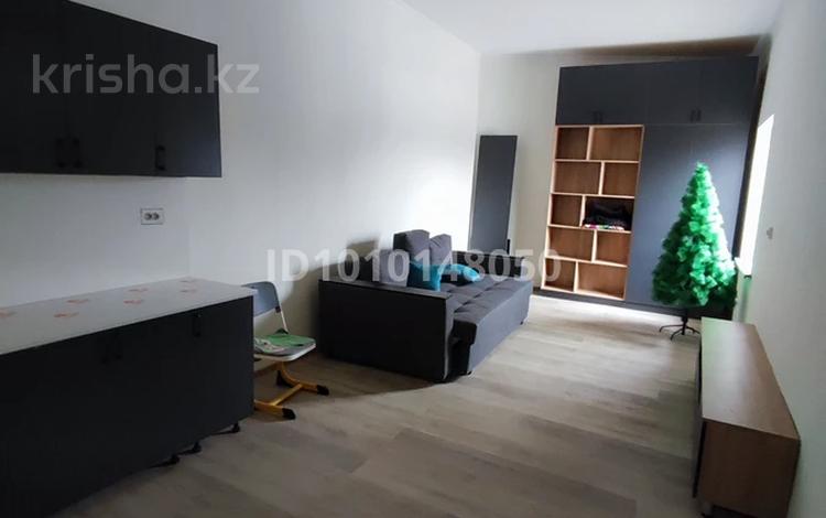 Отдельный дом · 4 комнаты · 180 м² · 7 сот., 30 квартал 70/64 за 300 000 ₸ в Каскелене — фото 2