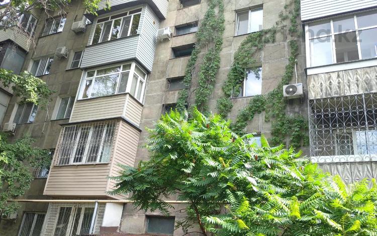 1-комнатная квартира, 35 м², 4/5 этаж помесячно, Шевченко — Ауэзова за 170 000 〒 в Алматы, Алмалинский р-н — фото 2