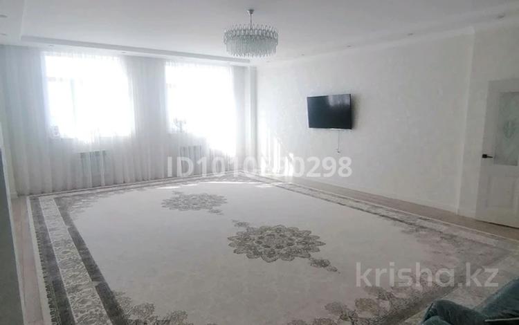 4-комнатная квартира · 160 м² · 12/15 этаж, 17-й мкр 54 за 65 млн ₸ в Актау — фото 2