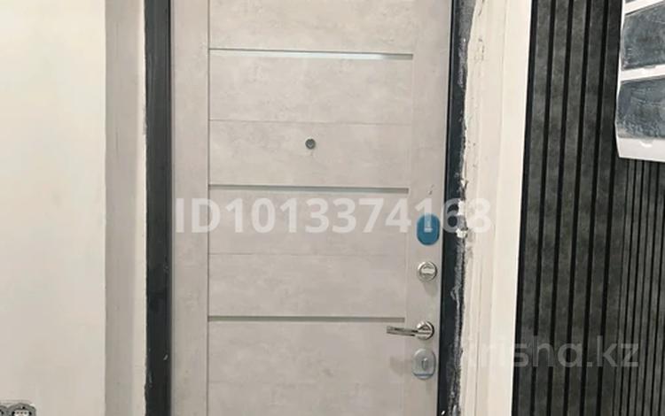 2-бөлмелі пәтер · 43 м² · 2/5 қабат, Жаңа қала ш/а., Ержанова 38, бағасы: 17.8 млн ₸ в Караганде, Казыбек би р-н — фото 2