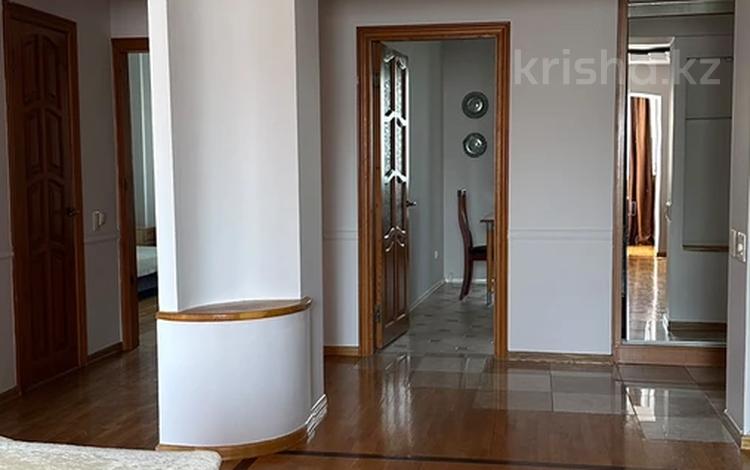3-комнатная квартира · 75 м² · 5/5 этаж, мкр Самал-2 за 420 000 ₸ в Алматы, Медеуский р-н — фото 2