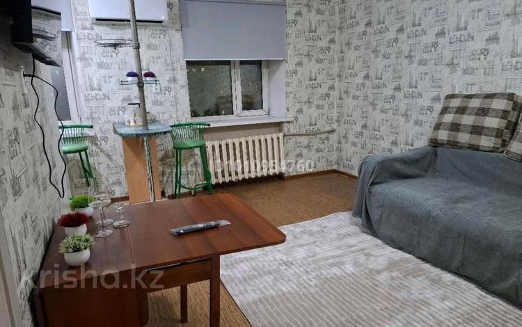 2-комнатная квартира · 50 м² · 5/5 этаж, Площадь Абая за 10 000 ₸ в Семее — фото 2
