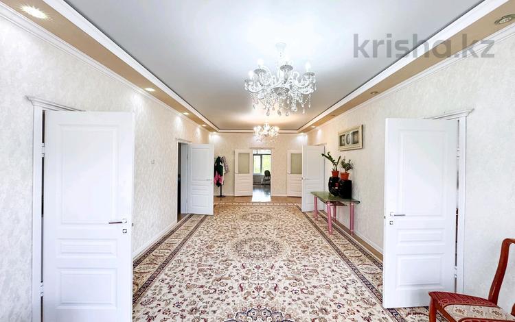 Отдельный дом · 6 комнат · 200 м² · 17 сот., ул Каратальская 70 за 37.5 млн 〒 в  — фото 2
