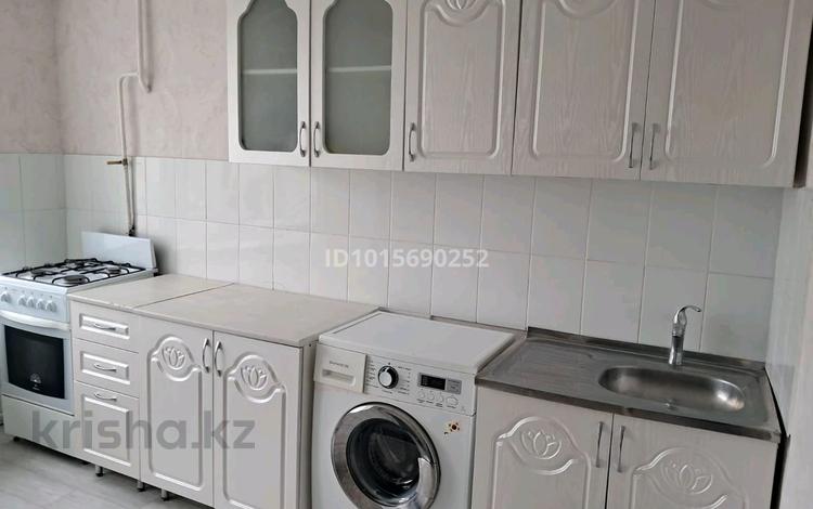 1-комнатная квартира · 37 м² · 4/5 этаж, мкр Шанхай, Макаренко 5 за 100 000 ₸ в Актобе — фото 4