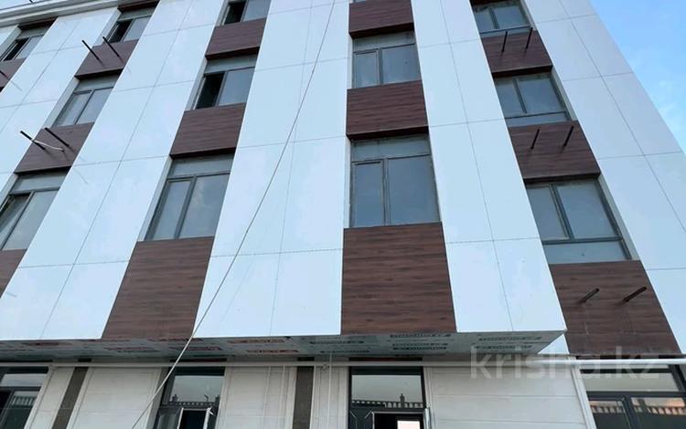 Магазины и бутики, общепит, салоны красоты, медцентры и аптеки, образование · 180 м² за 500 000 ₸ в Актау, 40-й мкр — фото 2