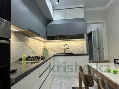 4-бөлмелі пәтер · 98 м² · 1/5 қабат, Мкр «Жайлау» (3) 11 "б" — Напротив парка «Жеңіс”, бағасы: 42.5 млн 〒 в Таразе