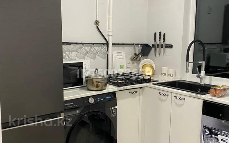 2-комнатная квартира · 42 м² · 2/4 этаж, мкр Самал 103/31A — Достык/ Омарова за 450 000 ₸ в Алматы, Медеуский р-н — фото 3