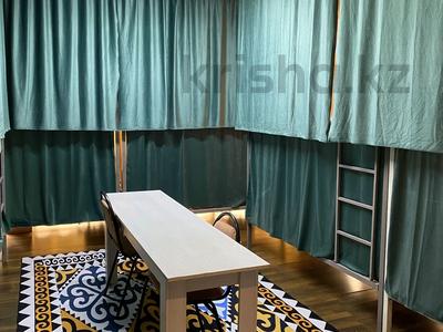 4 бөлме · 210 м² · 2 қабат, Кармысова 82/2 — Курмангазы, бағасы: 70 000 ₸ в Алматы, Медеуский р-н