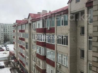 2-бөлмелі пәтер, 70 м², 6/6 қабат ай сайын, мкр 12 21/1, бағасы: 200 000 〒 в Актобе, мкр 12