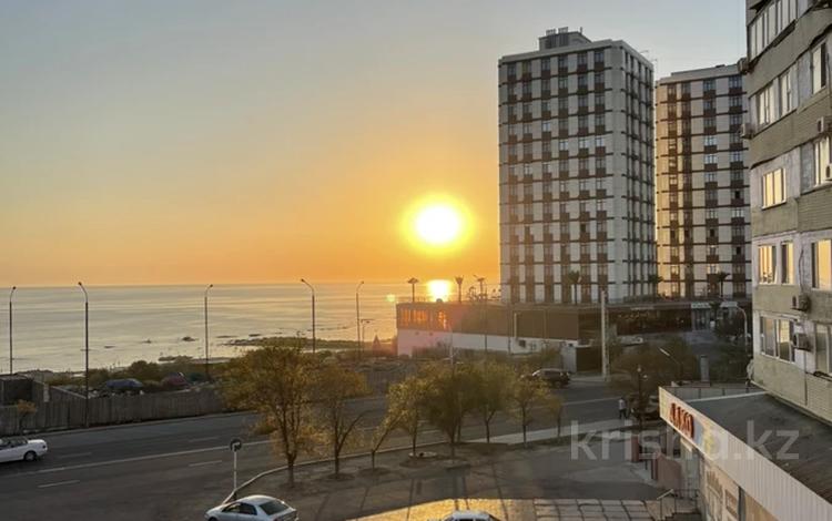 3-комнатная квартира · 90 м² · 3/10 этаж, 5-й мкр 22 — Карусели сказка за 30 000 〒 в Актау — фото 2