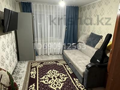 3-комнатная квартира, 61 м², 1/5 этаж, Майкудук, 15й микрорайон 25 — возле Сатурн за 16 млн 〒 в Караганде, Алихана Бокейханова р-н