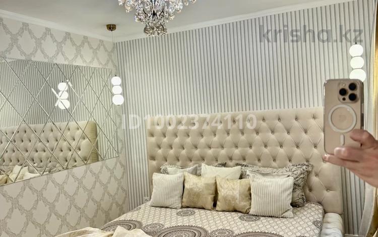 3-комнатная квартира · 75 м² · 3/5 этаж, Крылова 62 — Две двуспальные кровати, 2дивана Центр города, вокзал , 45 квартал, стадион Шахтёр, Михайловка за 45 000 ₸ в Караганде, Казыбек би р-н — фото 265