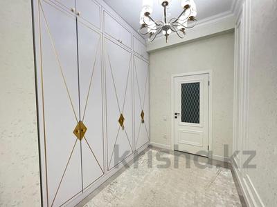 8-комнатная квартира, 370 м², 3/3 этаж, 21-й мкр 50/17 за 88 млн 〒 в Актау, 21-й мкр