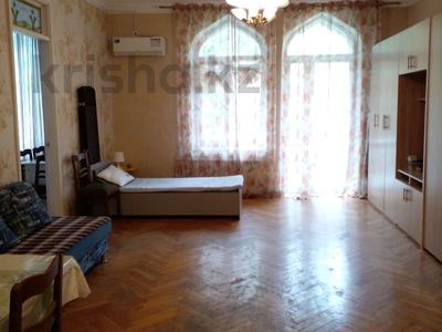 2-бөлмелі пәтер · 72 м², проспект Жибек Жолы — Пушкина, бағасы: 350 000 ₸ в Алматы, Медеуский р-н