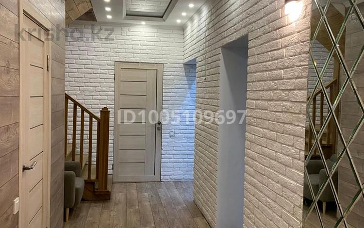 3-бөлмелі пәтер · 176 м² · 1/2 қабат, мкр Жилгородок, Военный городок 76 А — За кафе "Очаг" на улице Киселева, бағасы: 45 000 ₸ в Актобе — фото 2