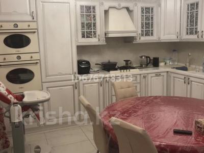 4-комнатная квартира · 174 м² · 3/3 этаж, мкр Центральный 6a за 70 млн 〒 в Атырау