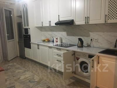 Аренда квартир в Алматы: 1-комнатная квартира, 46 м², 7/12 этаж помесячно, мкр Акбулак, Дарабоз — Момышулы за 250 000 〒 1-комнатная квартира, 46 м², 7/12 этаж помесячно, мкр Акбулак, Дарабоз — Момышулы за 250 000 〒 в Алматы, Алатауский р-н