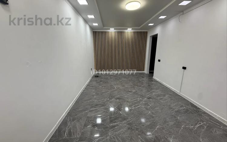 Свободное назначение, офисы, магазины и бутики, образование · 30 м² за 250 000 ₸ в Актобе, мкр 5 — фото 2