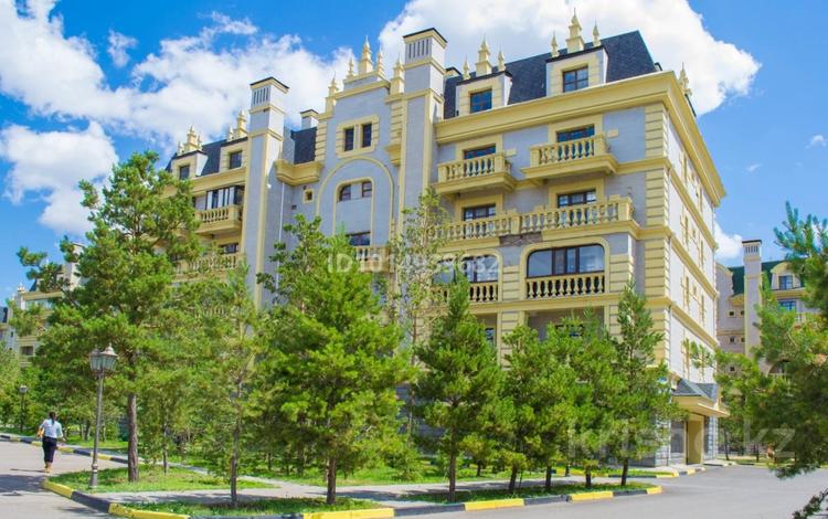 5-комнатная квартира · 215 м² · 2/4 этаж, Домалак Ана 22 за 2.5 млн ₸ в Астане, Нура р-н — фото 2