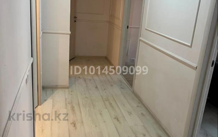 2-комнатная квартира · 69 м² · 7/11 этаж, мкр Мамыр-3 17/1 за 320 000 ₸ в Алматы, Ауэзовский р-н — фото 2