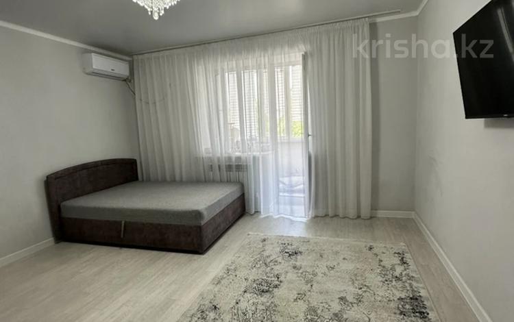 1-бөлмелі пәтер · 44.2 м² · 2/5 қабат, Қонаев ш/а., бағасы: 16.5 млн ₸ в Уральске, мкр Кунаева — фото 2