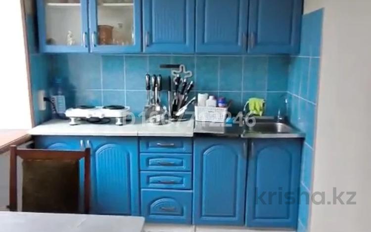2-комнатная квартира · 48 м² · 5/5 этаж, Аманжолова 17 за 150 000 ₸ в Караганде, Казыбек би р-н — фото 2