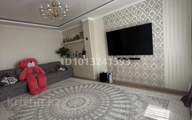 3-бөлмелі пәтер · 106 м² · 8/12 қабат, мкр 11 144а, бағасы: 38.5 млн ₸ в Актобе — фото 2