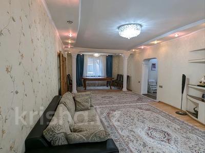 Отдельный дом • 7 комнат • 200 м² • 10 сот., Шарбакты за 95 млн 〒 в Астане, Алматы р-н