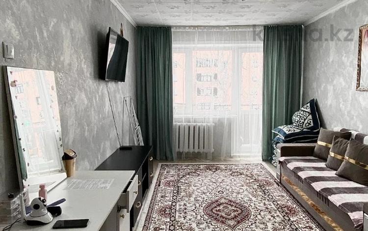 2-бөлмелі пәтер · 45 м² · 4/5 қабат, 15-шағынаудан, бағасы: 10 млн ₸ в Караганде, Алихана Бокейханова р-н — фото 2