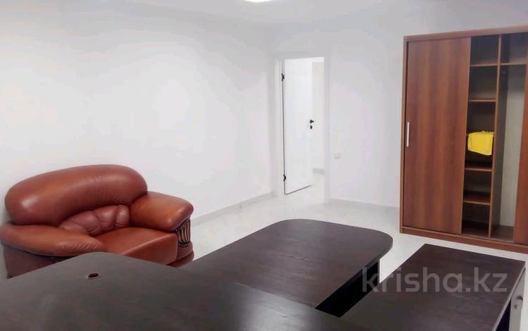 Свободное назначение, офисы, магазины и бутики, салоны красоты, медцентры и аптеки, образование, развлечения, конференц-залы, кабинеты и рабочие места, студии · 330 м² за ~ 1.7 млн 〒 в Семее — фото 2