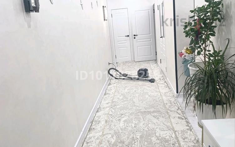 3-бөлмелі пәтер · 98.2 м² · 1/3 қабат, Мкр. Арай-2 16, бағасы: 33 млн ₸ в Таразе — фото 2