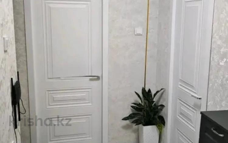 1-бөлмелі пәтер · 42 м² · 2/5 қабат, Ақсай-4 ш/а., бағасы: 30 млн ₸ в Алматы, Ауэзовский р-н — фото 2