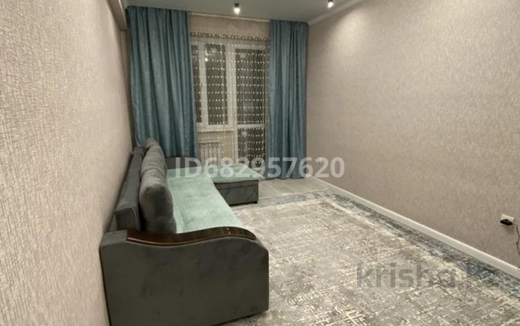 2-бөлмелі пәтер, 70 м², 7/10 қабат ай сайын, Толе би, бағасы: 300 000 〒 в Алматы — фото 2