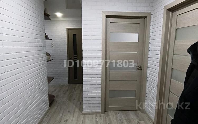 3-комнатная квартира · 63.9 м² · 5/5 этаж, Победы за 22.5 млн ₸ в Петропавловске — фото 2
