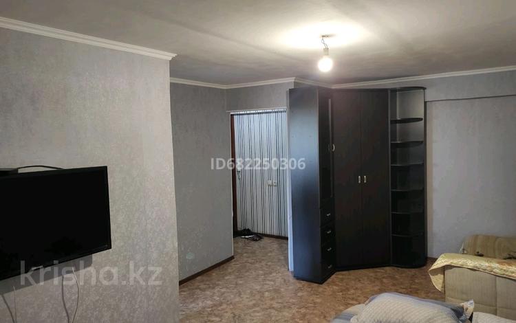 1-бөлмелі пәтер · 35 м² · 3/5 қабат, Жаңа қала ш/а. 38, бағасы: 10 000 ₸ в Караганде, Казыбек би р-н — фото 2