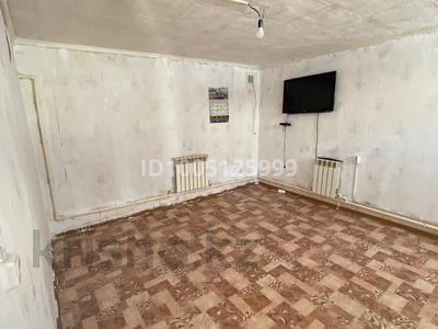 Отдельный дом · 1 комната · 20 м², Некрасова за 70 000 〒 в Актобе, мкр. Курмыш