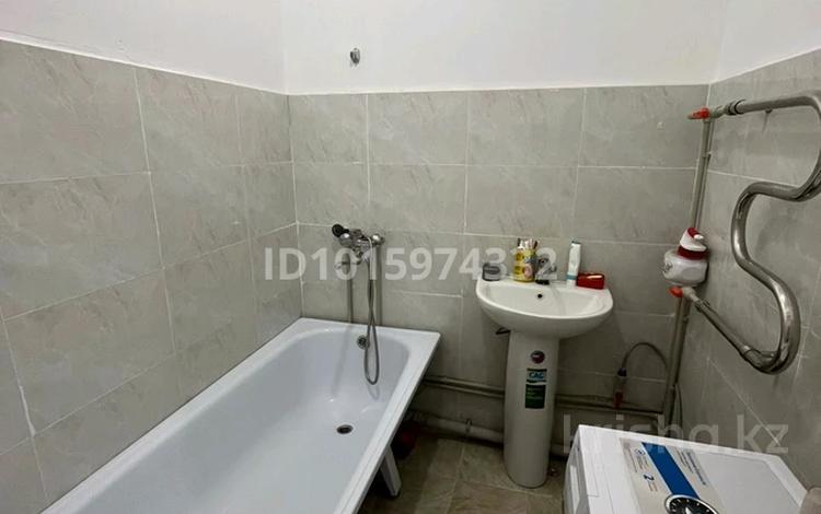 3-бөлмелі пәтер · 64 м² · 3/5 қабат, 2мик левый берег 8 дом, бағасы: 140 000 ₸ в  — фото 2