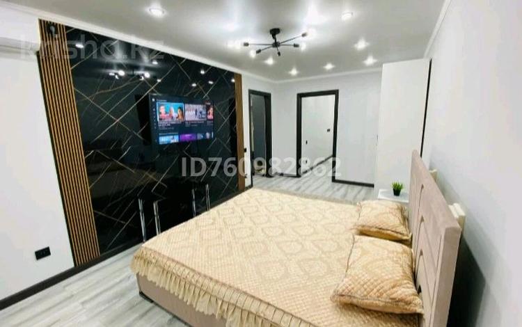 2-комнатная квартира · 55 м² · 2/5 этаж, Казыбек би 22 — Жайна, Токмагамбетова, Площадь, Вокзал, Болашак, Универсам за 18 000 ₸ в  — фото 2