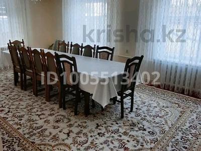 Отдельный дом · 5 комнат · 120 м², Кенен Азербаева 8 — Азербаева проспект Жамбыла за 200 000 〒 в Таразе