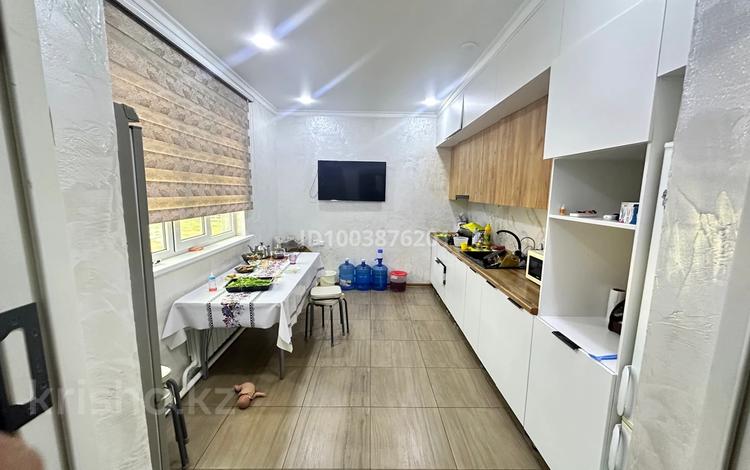 Отдельный дом · 5 комнат · 180 м² · 10 сот., мкр Кокарна, 1 6 за 28 млн 〒 в Атырау — фото 13