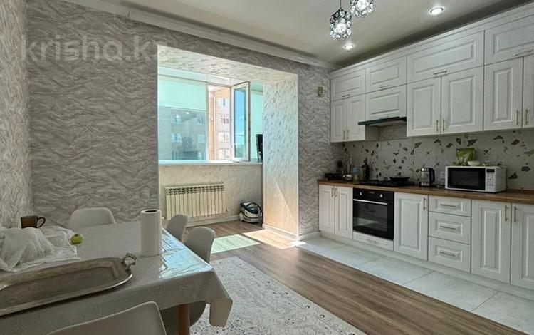 2-бөлмелі пәтер · 95 м² · 2/5 қабат, мкр. Алтын орда, тауелсиздик, бағасы: 36 млн ₸ в Актобе — фото 2
