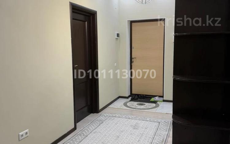 2-бөлмелі пәтер · 90 м² · 2/8 қабат, мкр Нурсая, Габдиева 47Б, бағасы: 270 000 ₸ в Атырау — фото 2